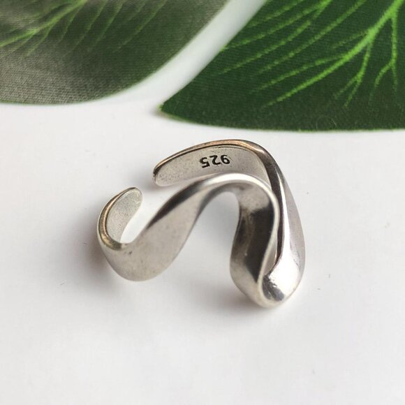 √ Irregular Bent Ring - Picture 2 of 3